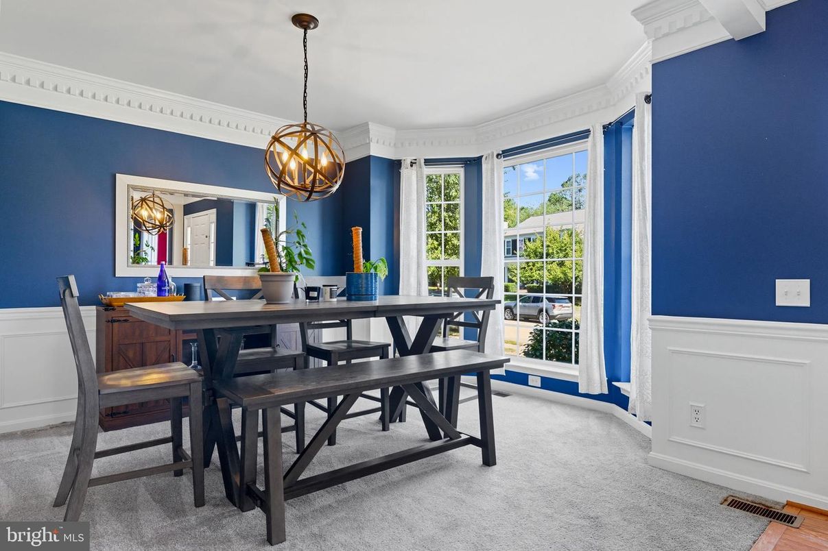 Chandelier, Dining room, Interior, Pendant Lights