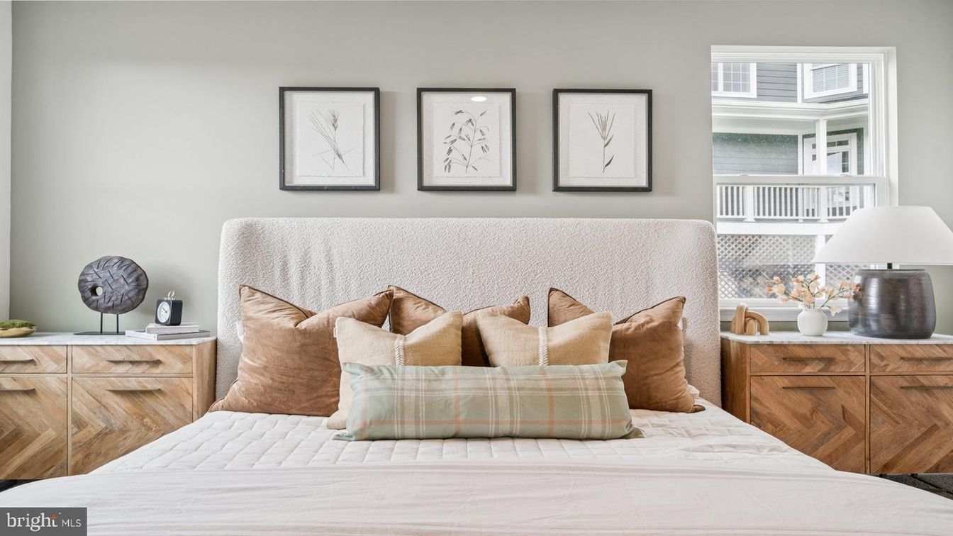 Bedroom, Interior, Water