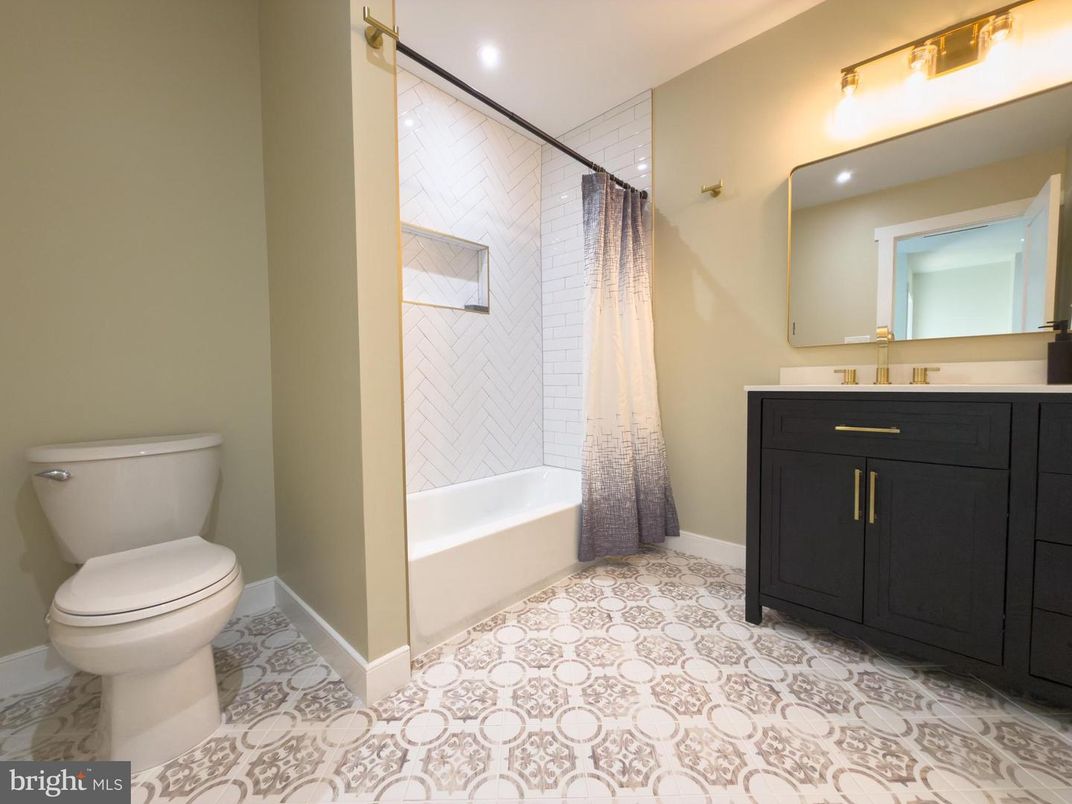 Bathroom, Interior, Recessed Lighting