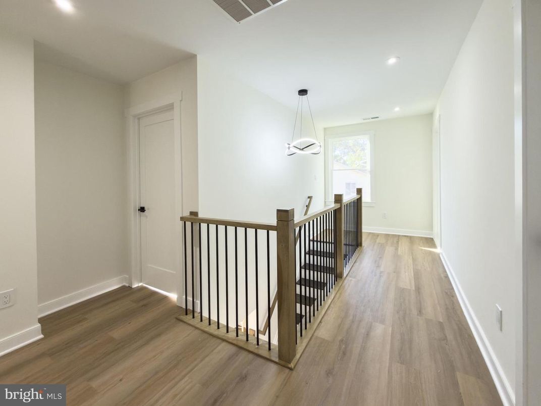 Interior, Pendant Lights, Recessed Lighting, Wood Texture Flooring