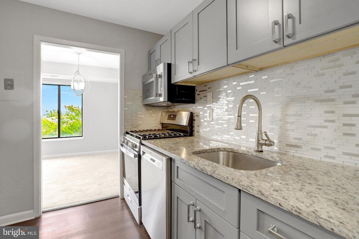 Interior, Kitchen, Pendant Lights, Wood Texture Flooring