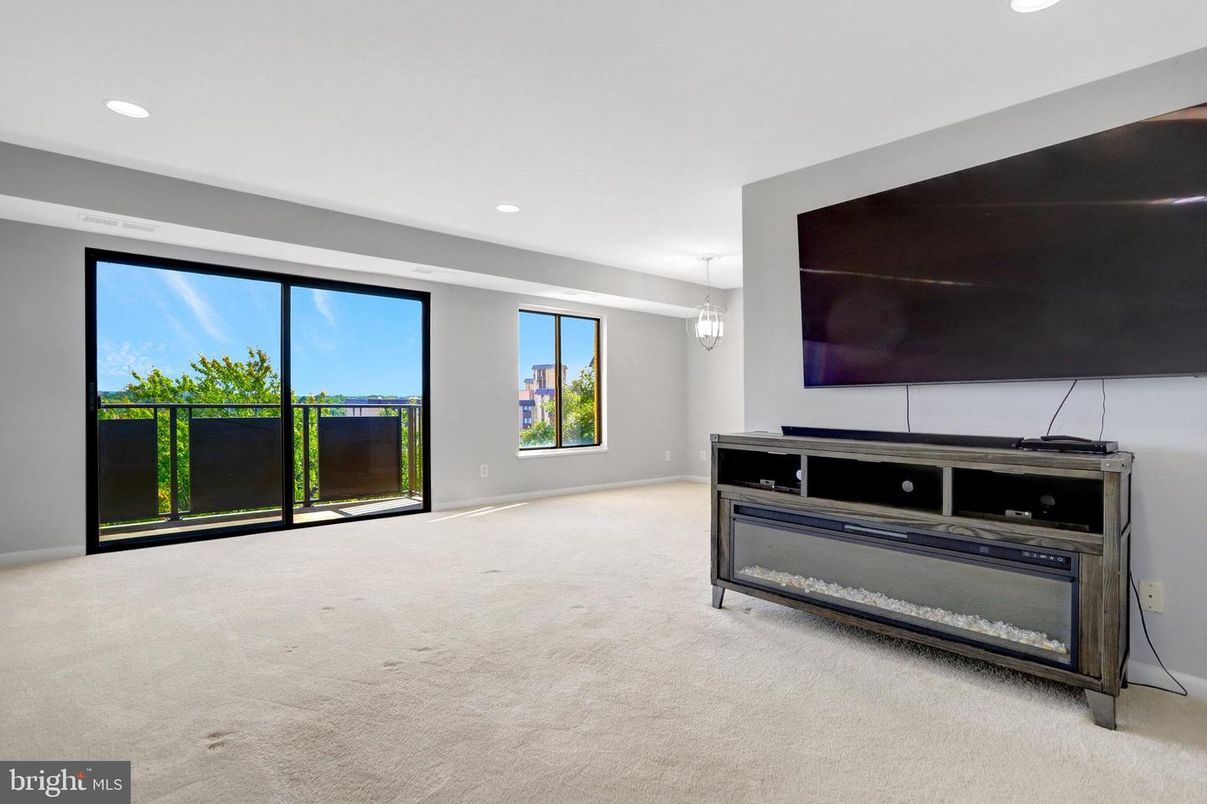 Empty room, Interior, Pendant Lights, Recessed Lighting