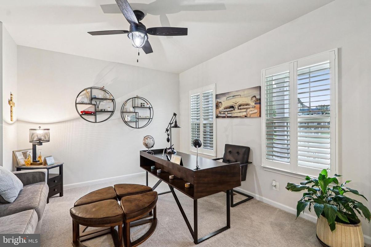 Home Office, Interior