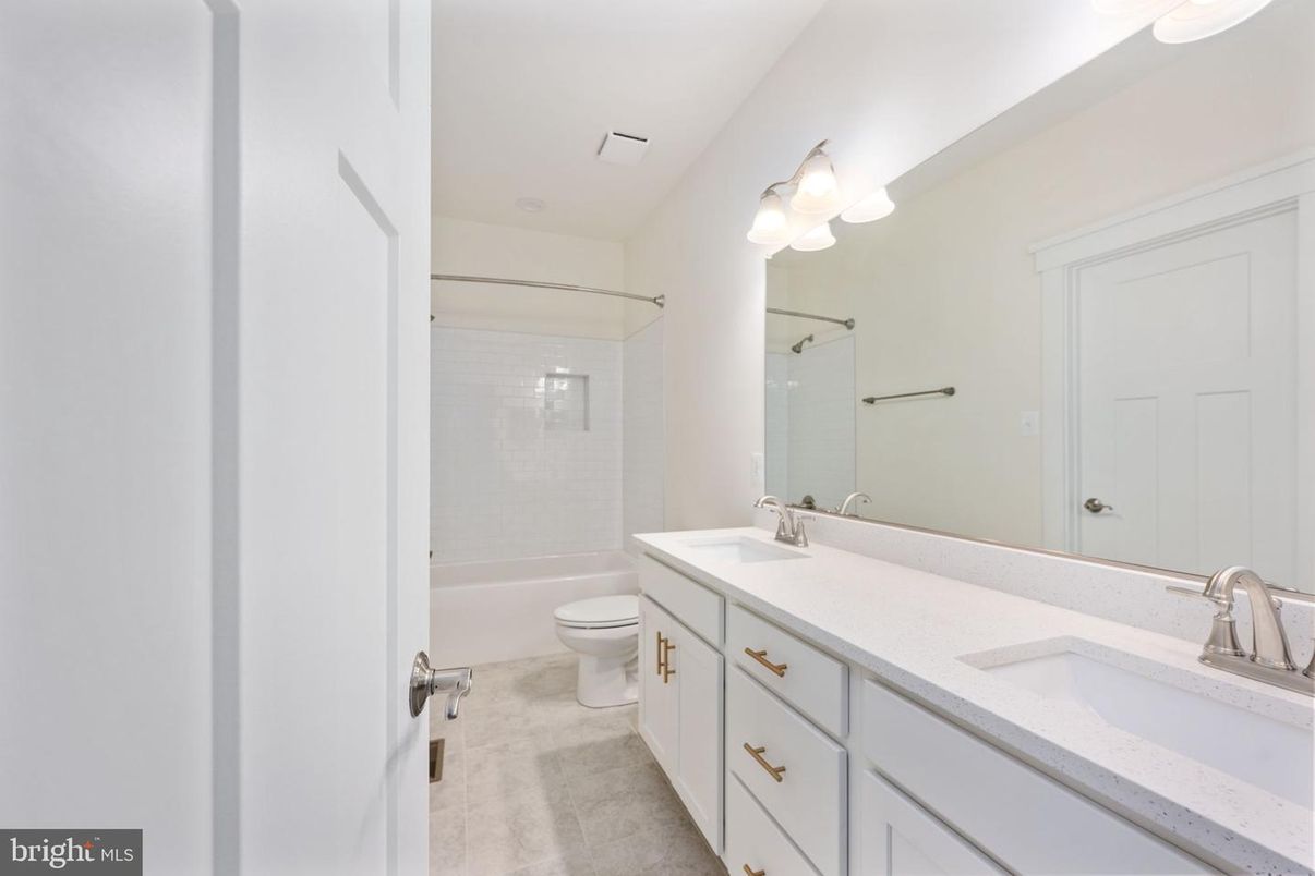 Bathroom, Dual Sink Vanities, Interior