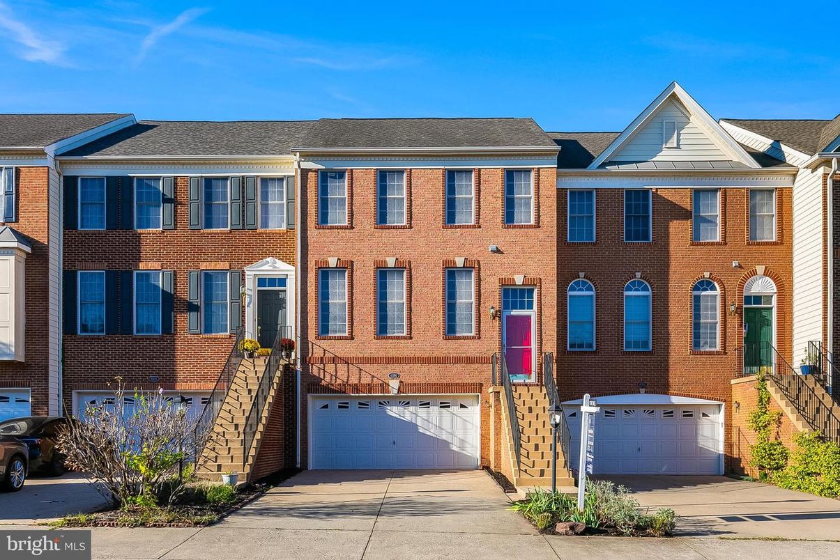 Attached, Exterior, Facade, Brick Facade, Rowhouse