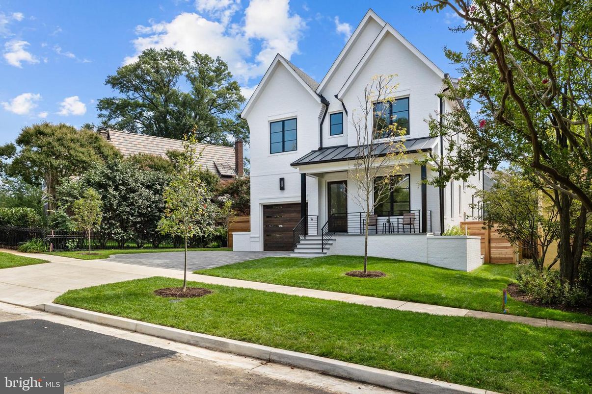Exterior, Facade, Farmhouse