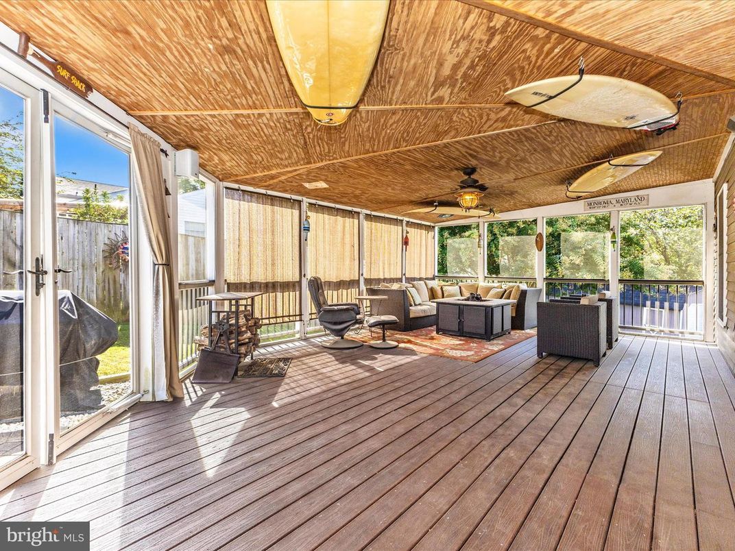 Exterior, Wood Texture Flooring