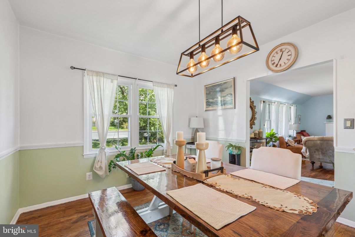 Dining room, Interior, Living room, Pendant Lights, Wood Texture Flooring