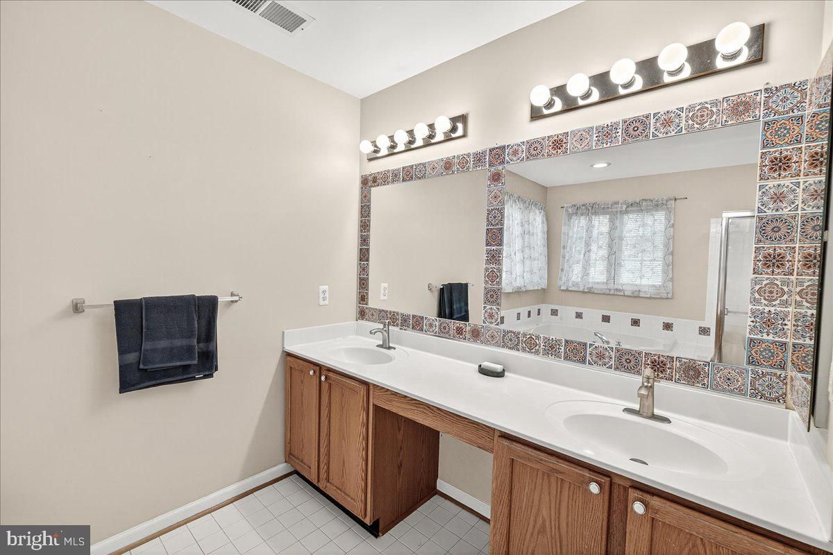 Bathroom, Dual Sink Vanities, Interior