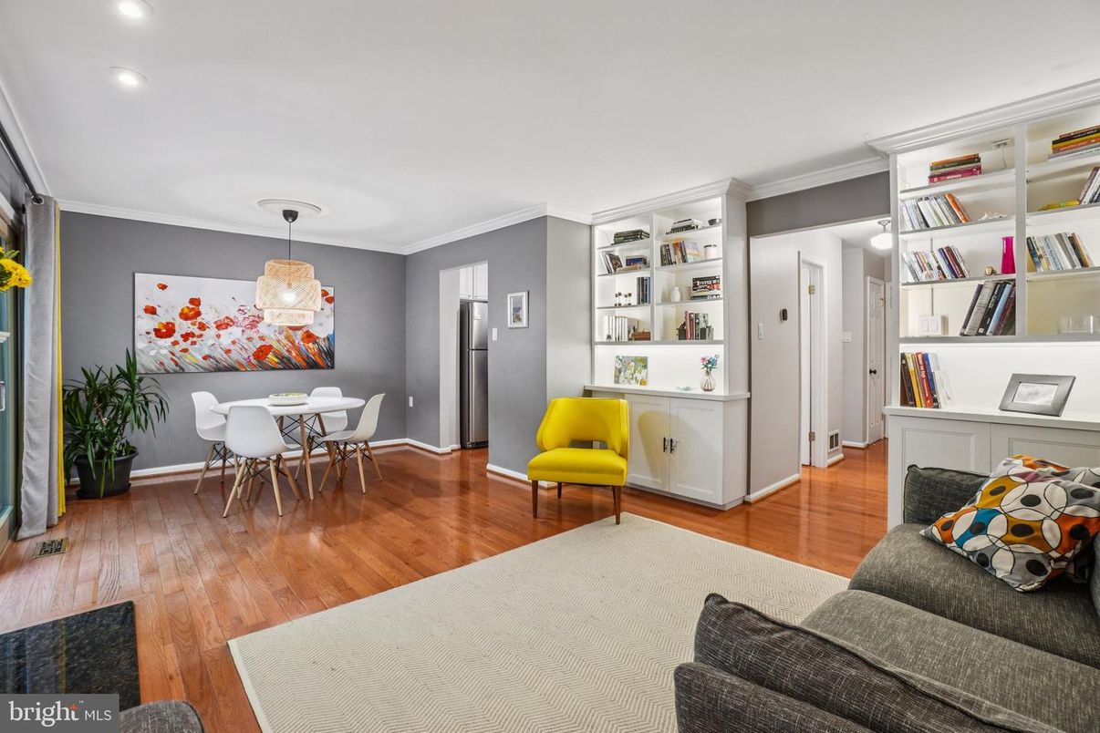 Dining room, Fireplace, Interior, Pendant Lights, Recessed Lighting, Wood Texture Flooring