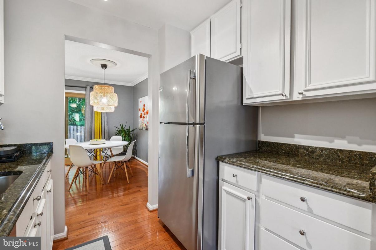 Chandelier, Dining room, Interior, Kitchen, Pendant Lights, Recessed Lighting, Wood Texture Flooring