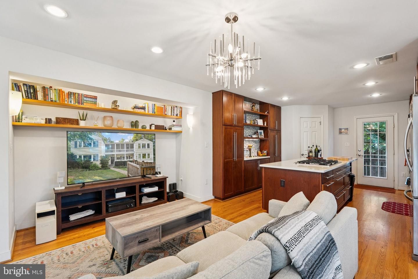 Interior, Kitchen, Living room, Pendant Lights, Recessed Lighting, Wood Texture Flooring