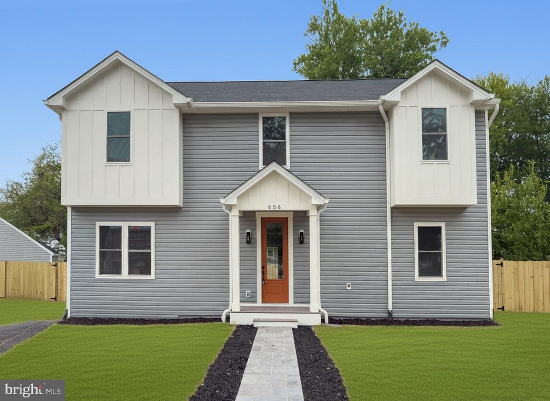 Exterior, Facade, Raised Ranch