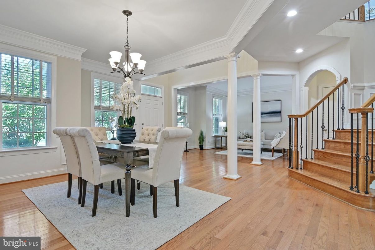 Chandelier, Dining room, Interior, Recessed Lighting, Wood Texture Flooring
