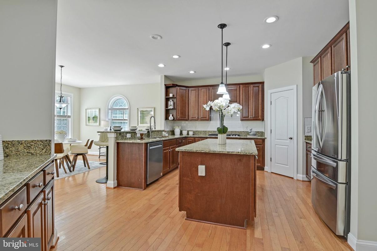 Dining room, Interior, Kitchen, Pendant Lights, Recessed Lighting, Stainless Steel Appliances, Wood Texture Flooring