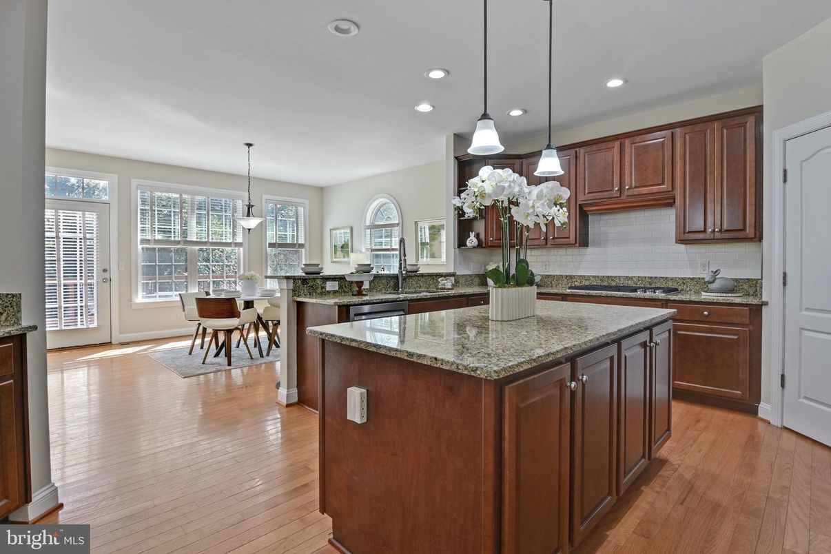 Dining room, Interior, Kitchen, Pendant Lights, Recessed Lighting, Wood Texture Flooring