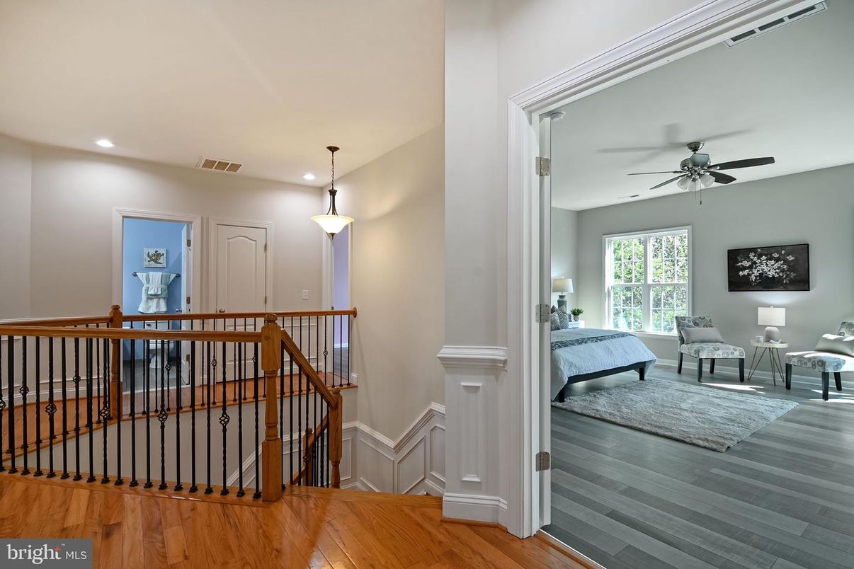 Bedroom, Interior, Pendant Lights, Recessed Lighting, Wood Texture Flooring