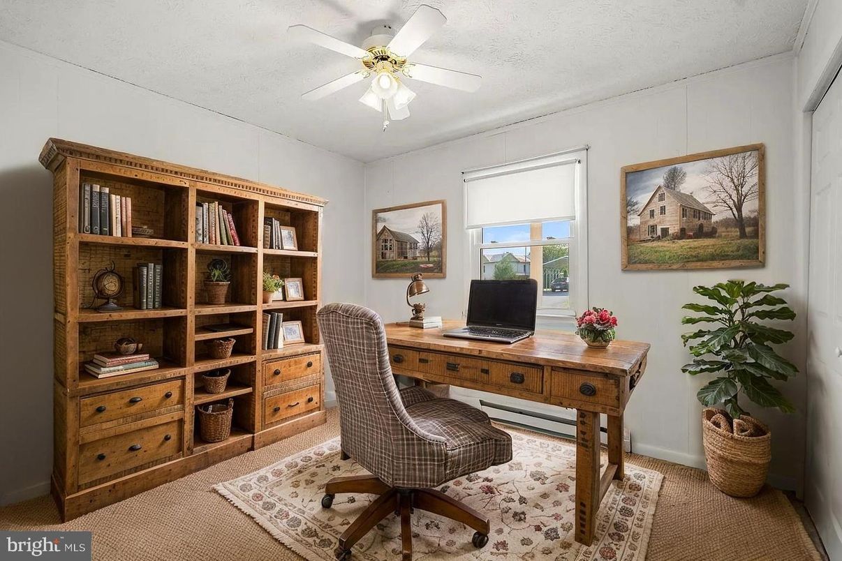 Home Office, Interior