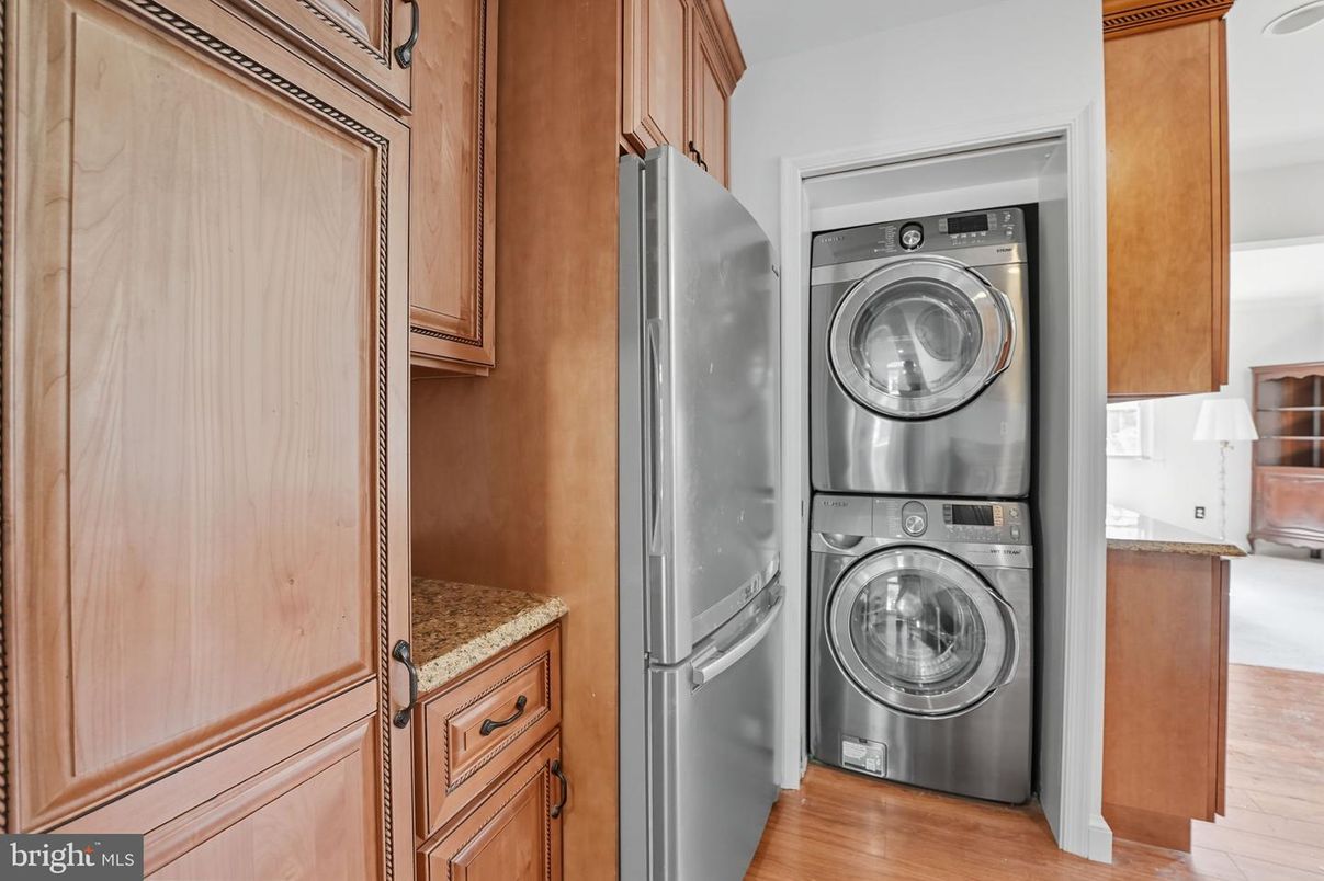 Interior, Utility Closets, Washer, Wood Texture Flooring