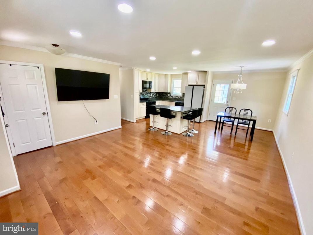 Dining room, Interior, Kitchen, Pendant Lights, Recessed Lighting, Wood Texture Flooring