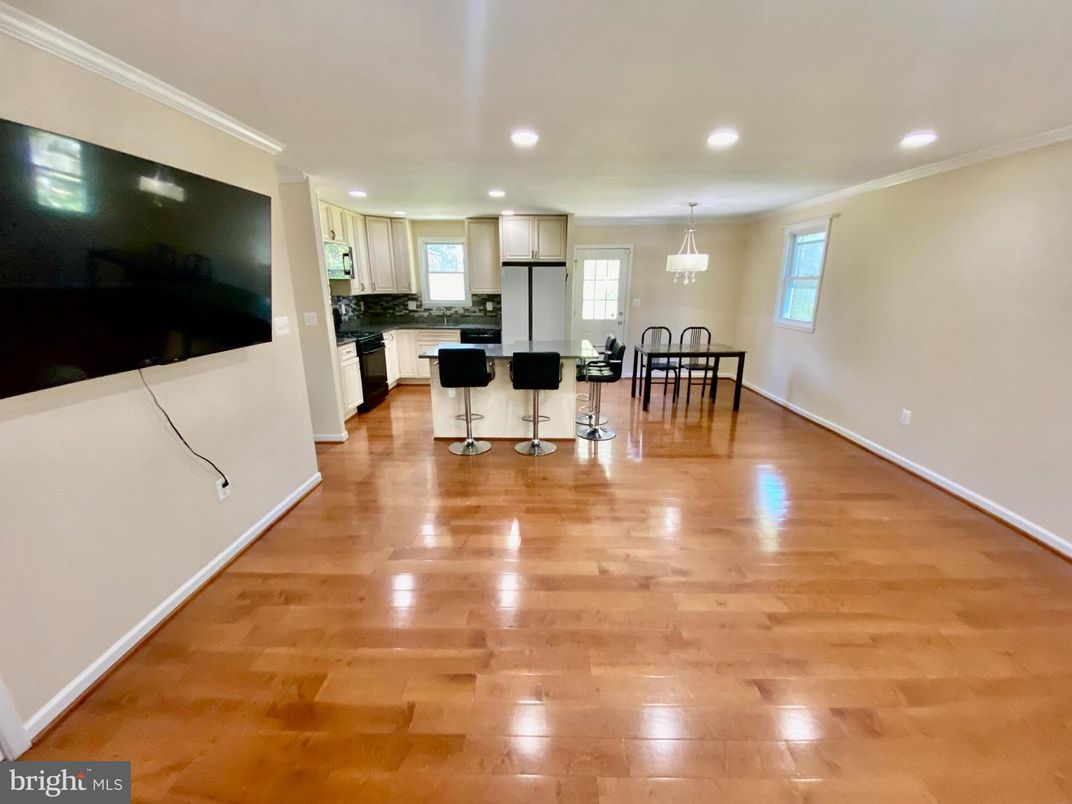 Dining room, Interior, Kitchen, Pendant Lights, Recessed Lighting, Wood Texture Flooring