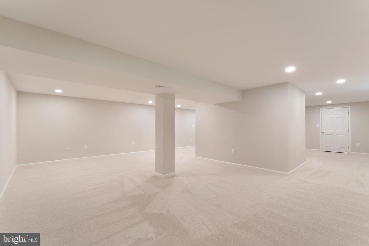 Empty room, Interior, Recessed Lighting
