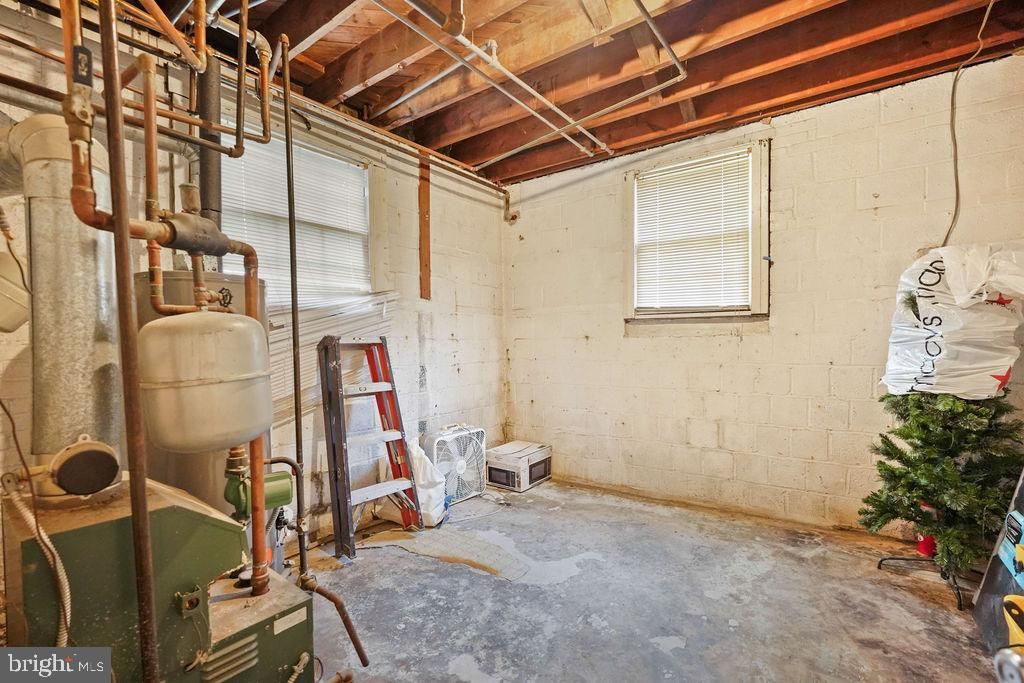 Empty room, Interior, Wooden Beams, Wooden Ceilings