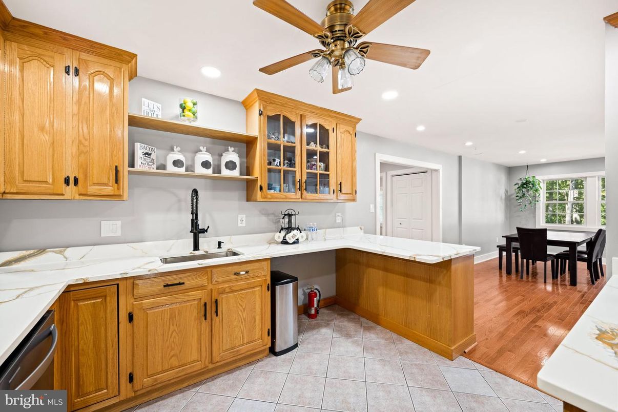 Dining room, Interior, Kitchen, Recessed Lighting, Wood Texture Flooring
