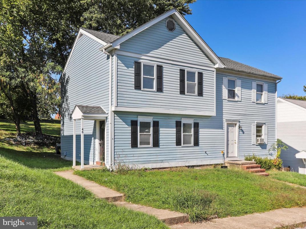 Exterior, Facade, Farmhouse