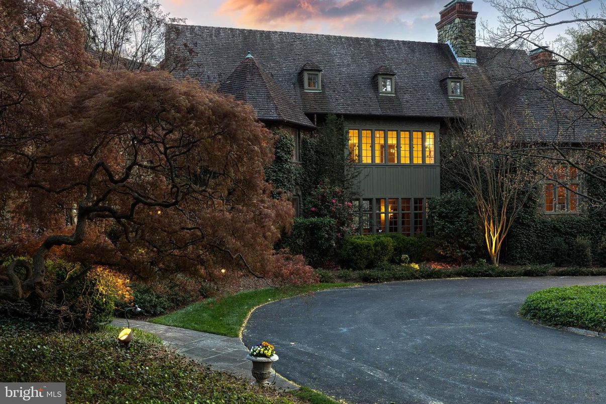 Exterior, Facade, French Provincial