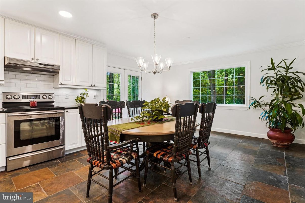 Chandelier, Dining room, Interior, Kitchen, Pendant Lights, Recessed Lighting, Stainless Steel Appliances