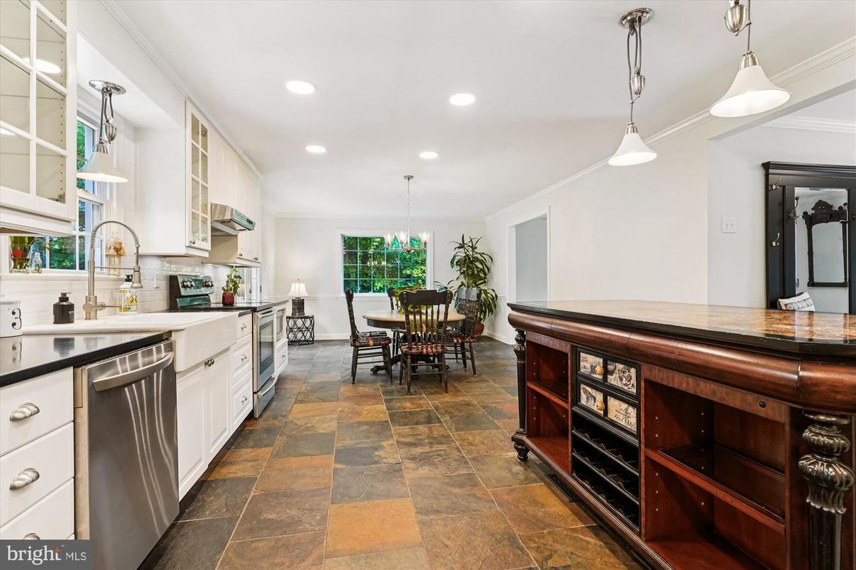 Dining room, Interior, Kitchen, Pendant Lights, Recessed Lighting, Stainless Steel Appliances