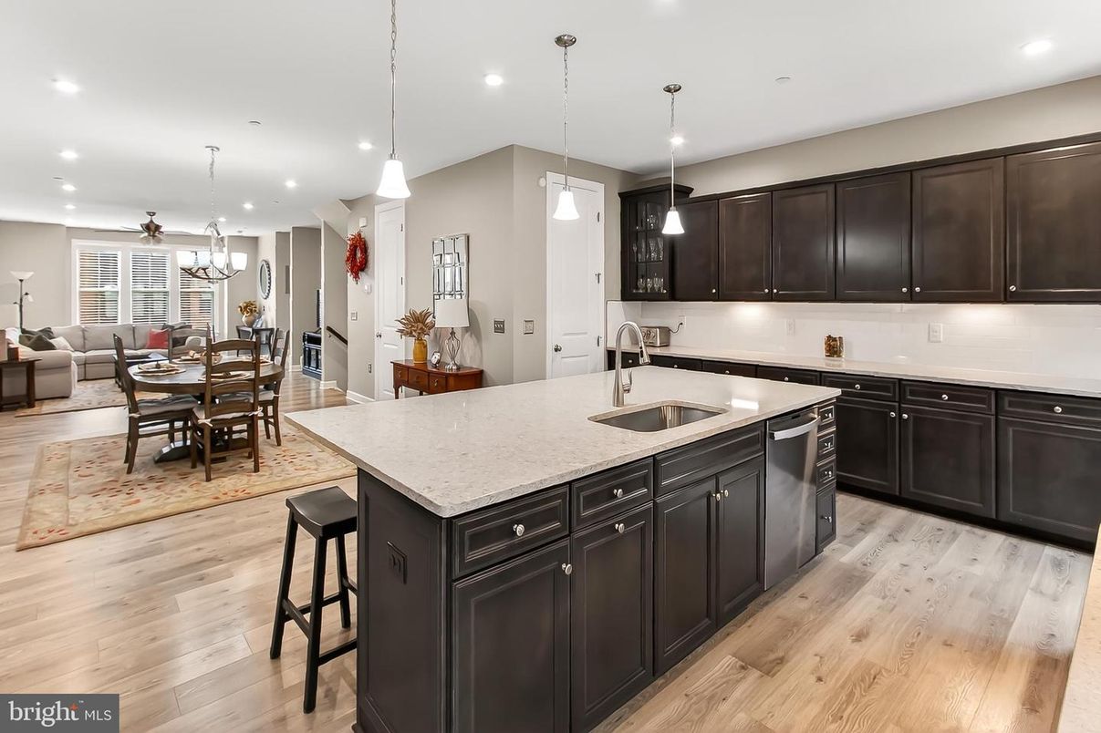 Chandelier, Dining room, Interior, Kitchen, Pendant Lights, Recessed Lighting, Wood Texture Flooring