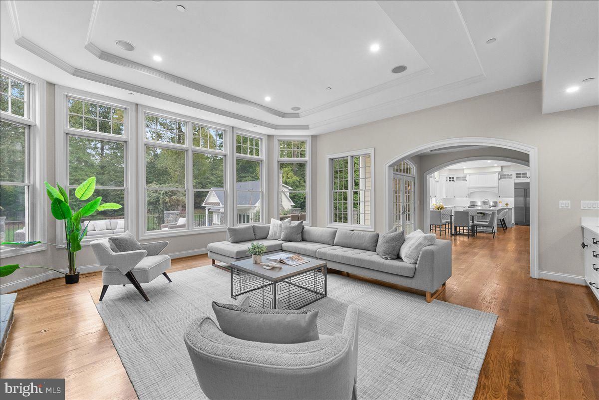 Dining room, Interior, Living room, Pendant Lights, Recessed Lighting, Wood Texture Flooring