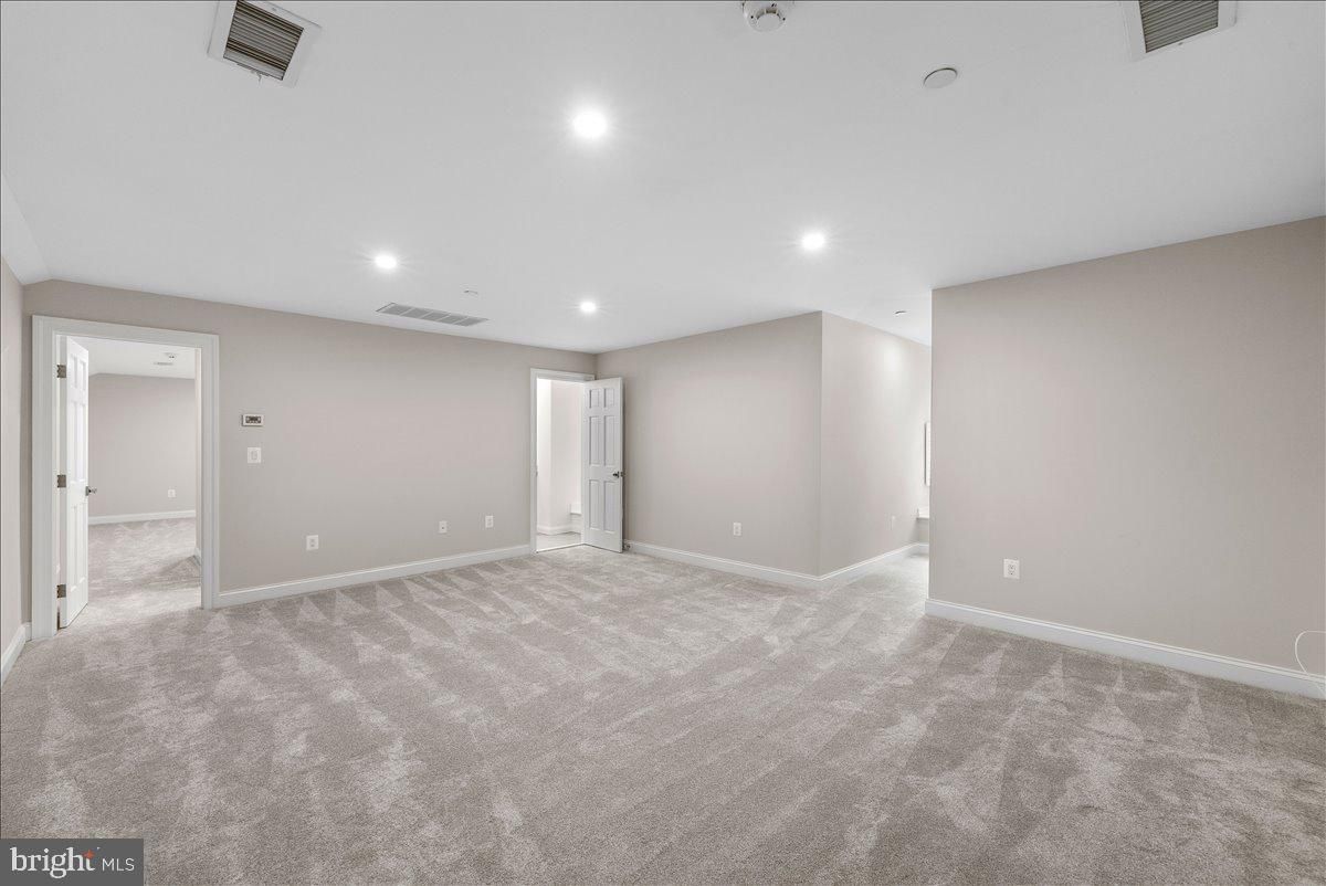 Empty room, Interior, Recessed Lighting