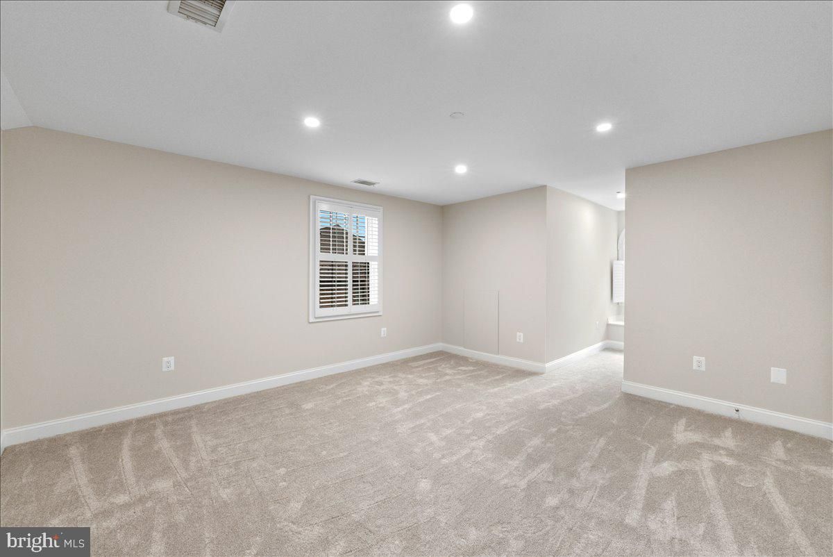 Empty room, Interior, Recessed Lighting