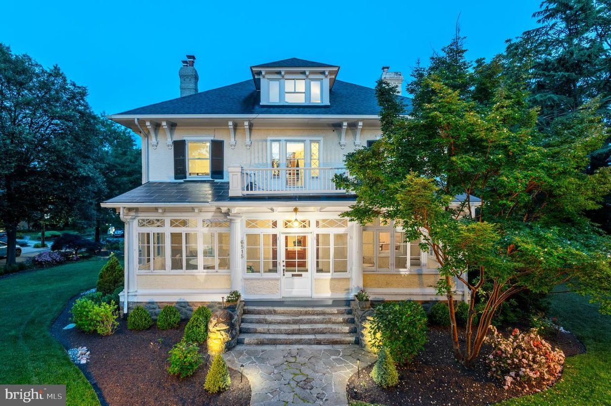 Exterior, Facade, American Foursquare