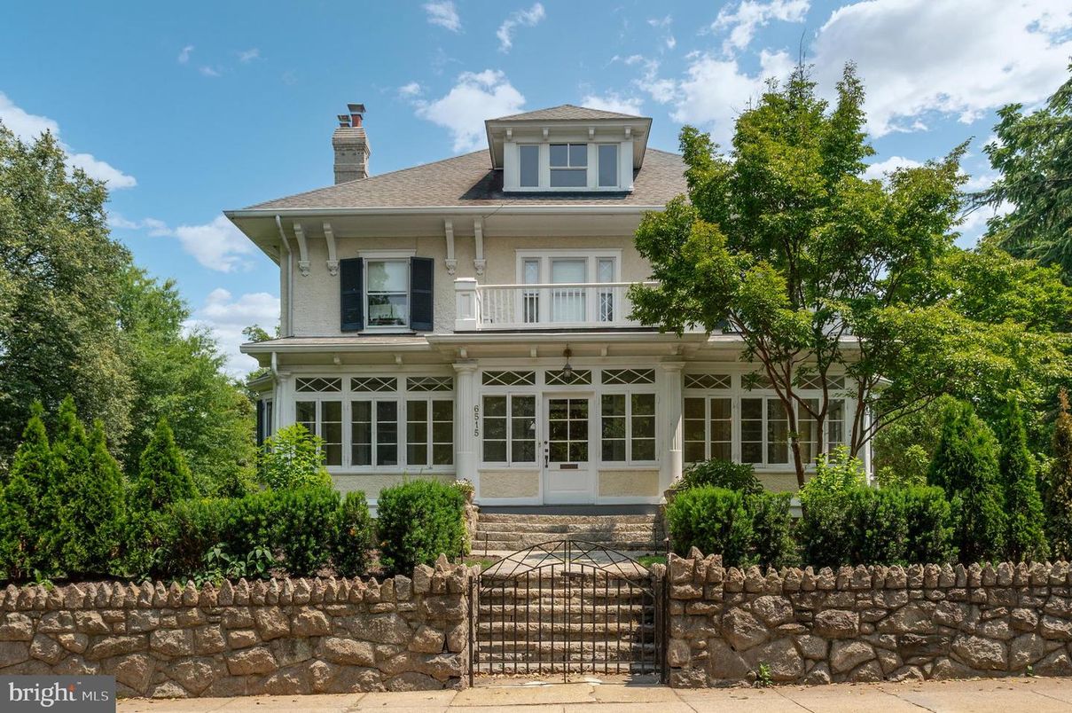 Exterior, Facade, American Foursquare