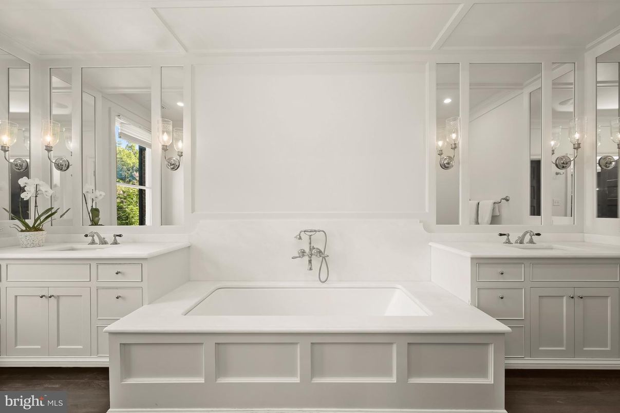 Bathroom, Dual Sink Vanities, Interior, Wood Texture Flooring