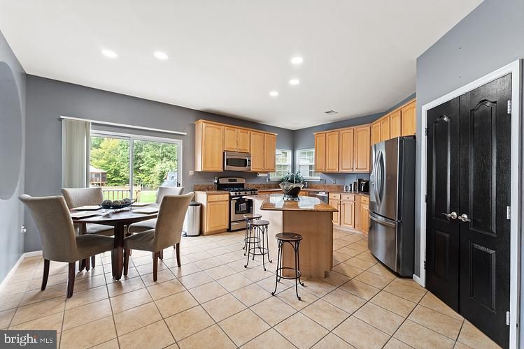 Dining room, Interior, Kitchen, Recessed Lighting
