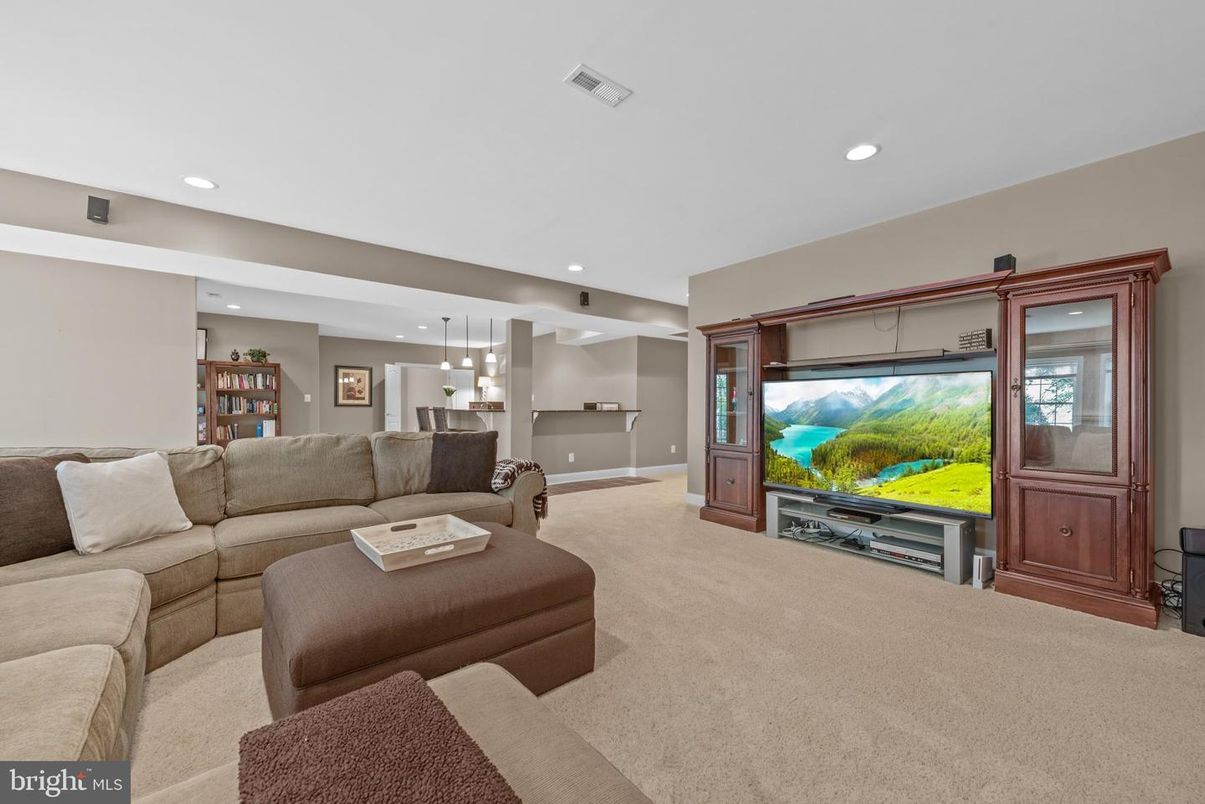 Interior, Living room, Pendant Lights, Recessed Lighting