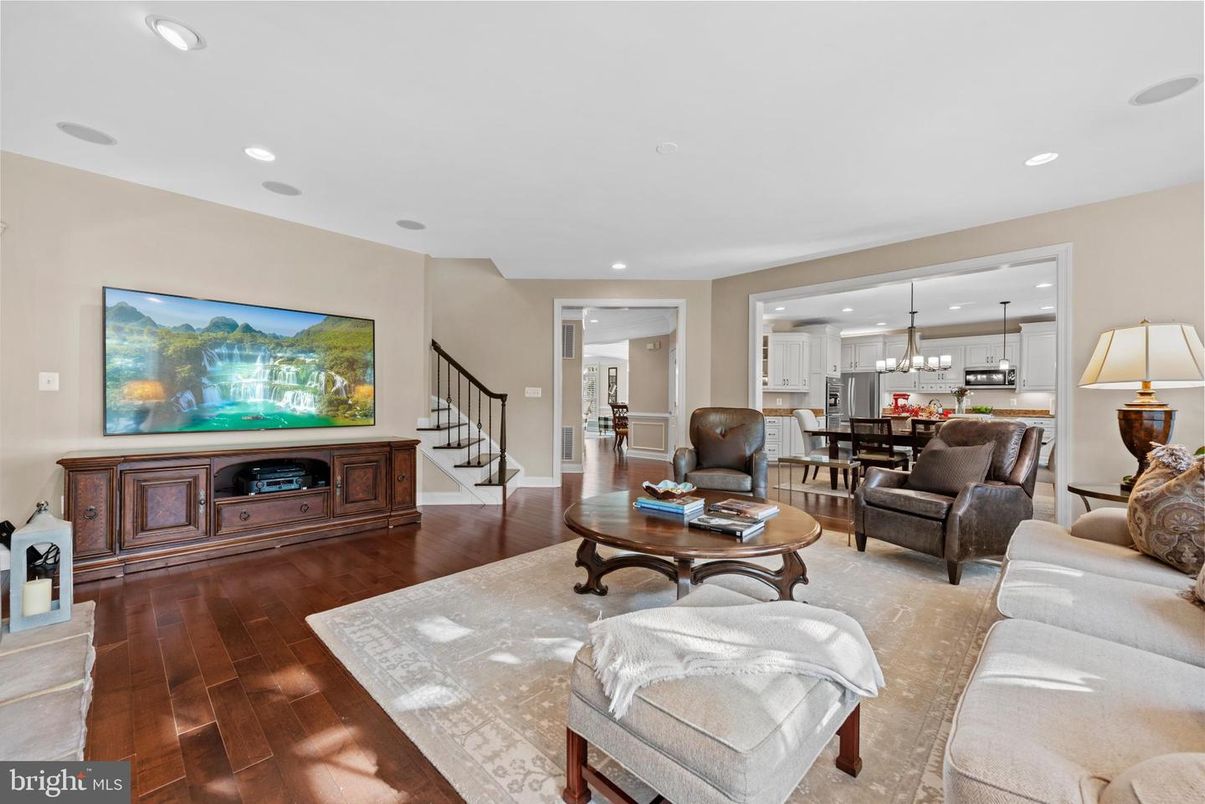 Interior, Kitchen, Living room, Pendant Lights, Recessed Lighting, Wood Texture Flooring