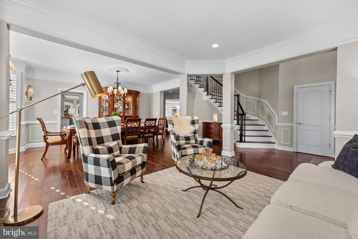 Chandelier, Dining room, Interior, Living room, Recessed Lighting, Wood Texture Flooring
