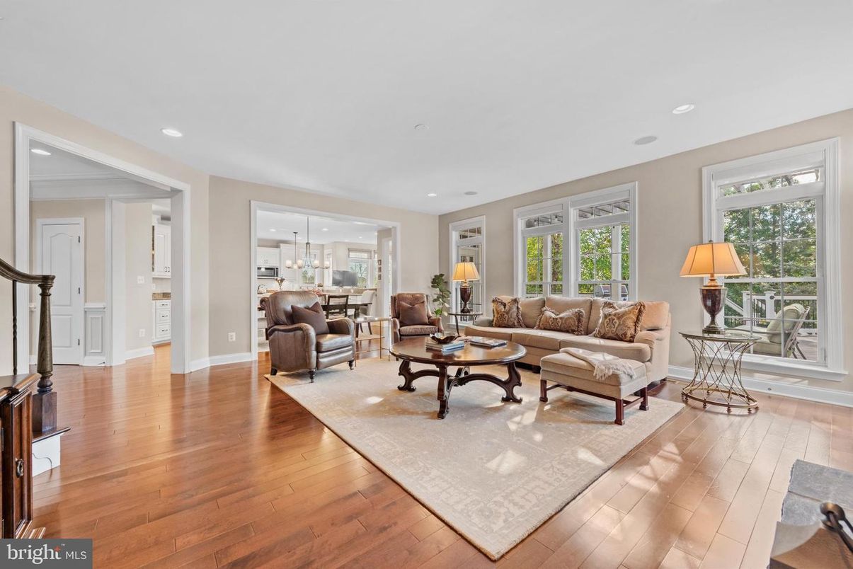 Interior, Living room, Pendant Lights, Recessed Lighting, Wood Texture Flooring