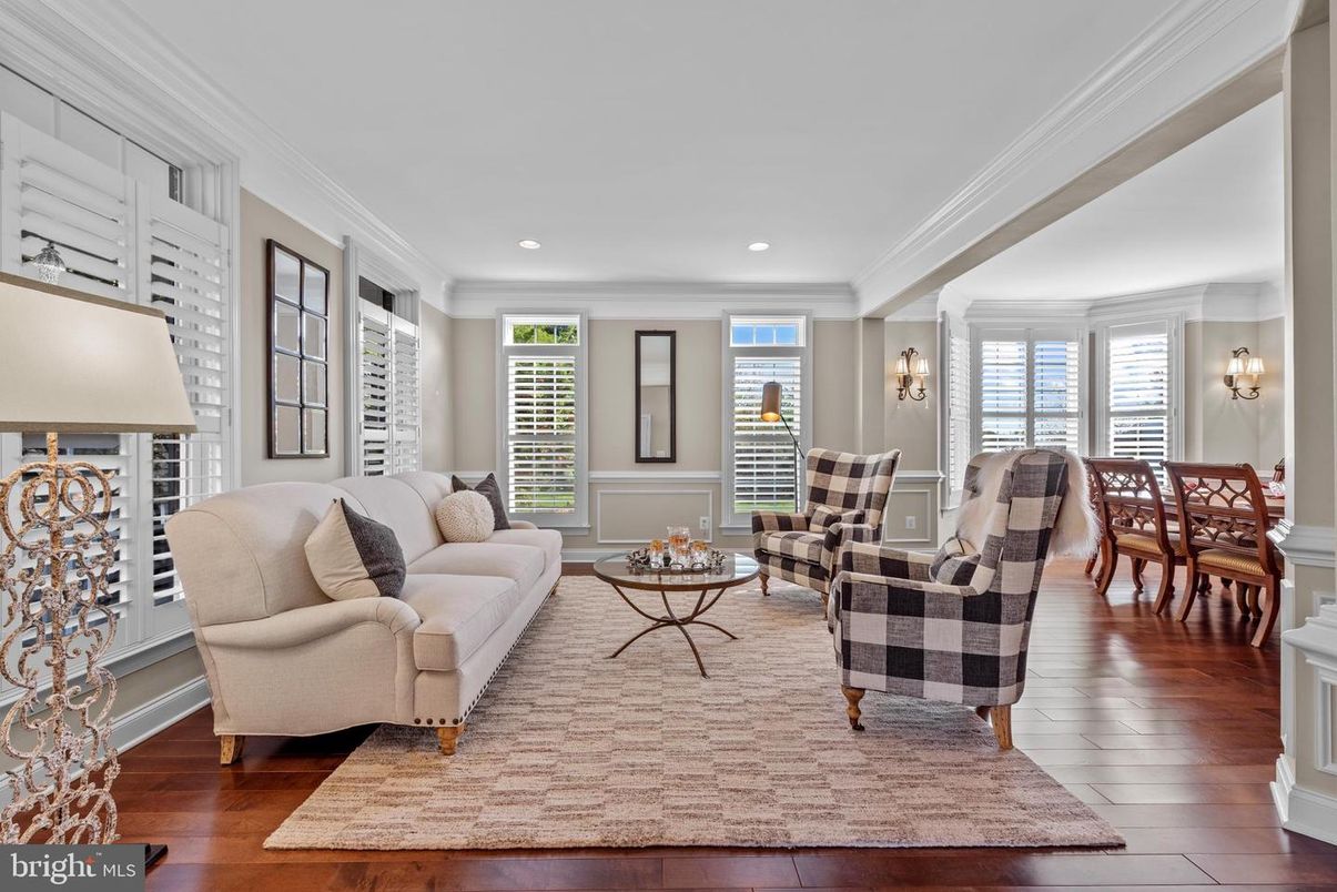 Dining room, Interior, Living room, Recessed Lighting, Wood Texture Flooring