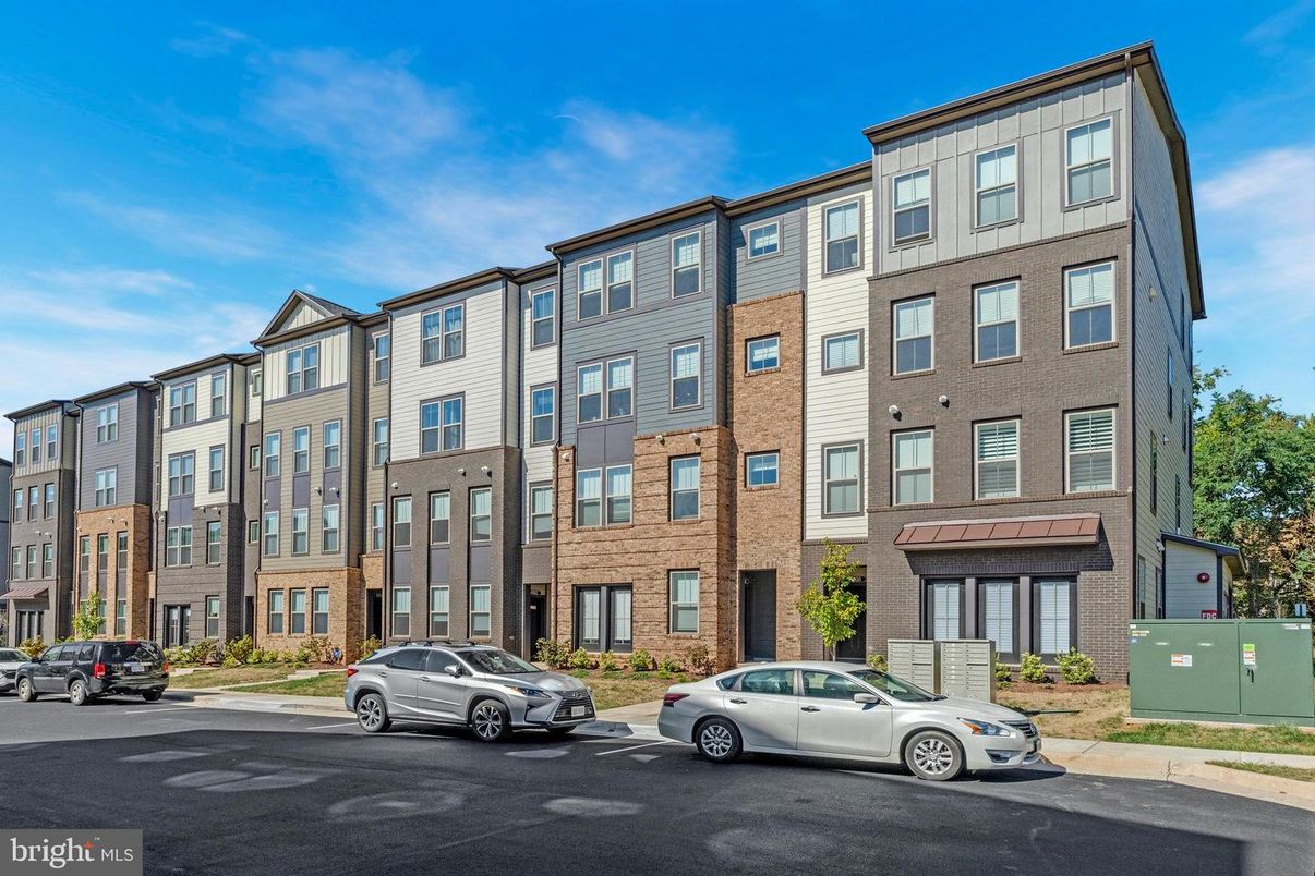 Exterior, Facade, Brick Facade, Rowhouse