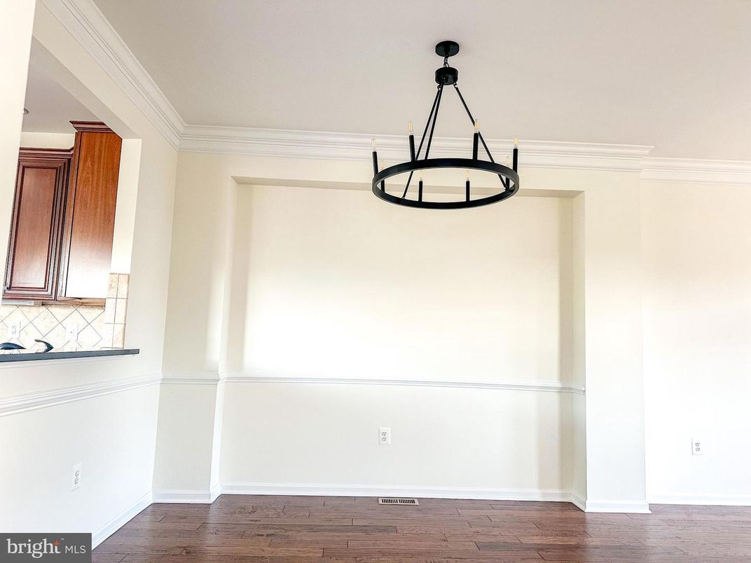 Interior, Pendant Lights, Wood Texture Flooring