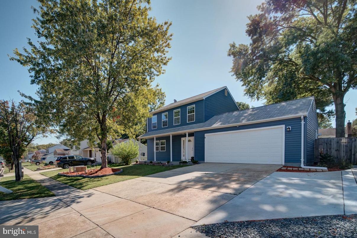 Attached, Exterior, Facade, Cape Cod