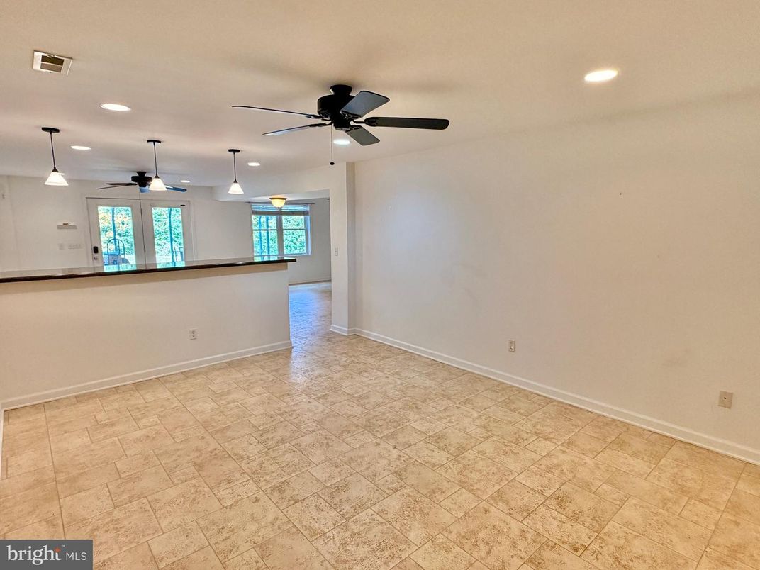 Empty room, Interior, Pendant Lights, Recessed Lighting
