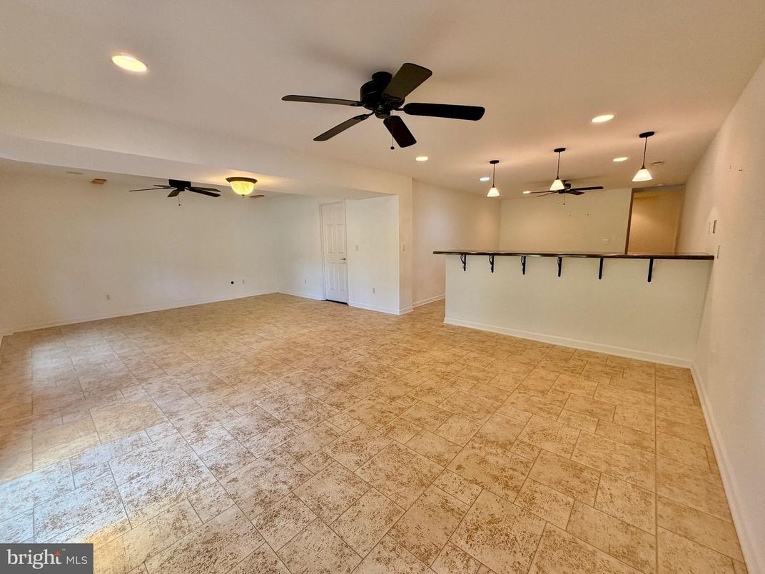 Empty room, Interior, Pendant Lights, Recessed Lighting